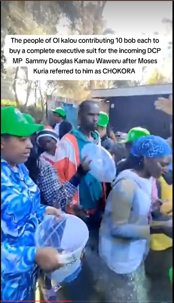 Crowd in green caps contributing
